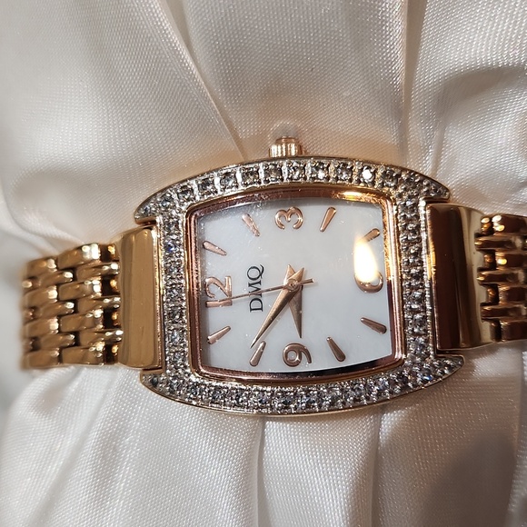 DMQ Rose Gold Women's Watch - Picture 10 of 12